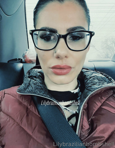 lilybrazilianbombshell onlyfans exposed