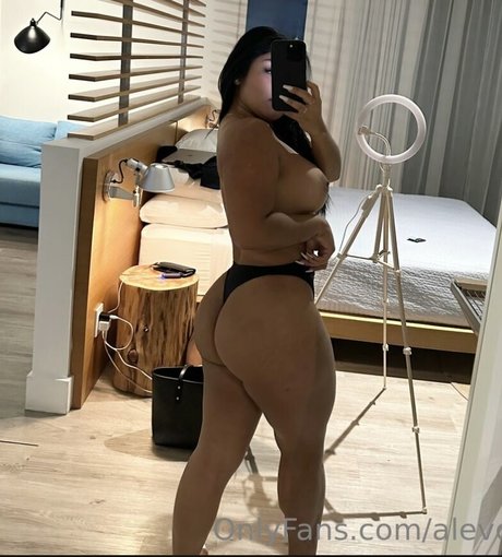 Alejandra Velasquez onlyfans strip tease