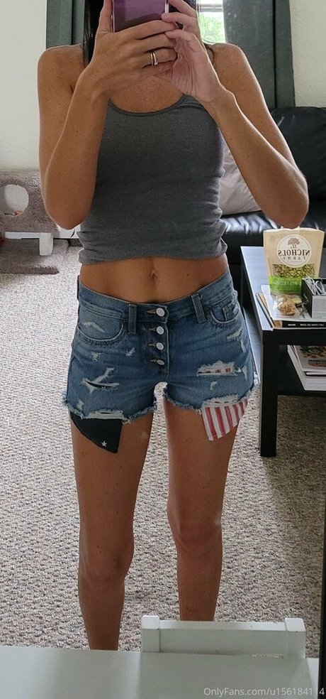 thinbitch925 onlyfans pic