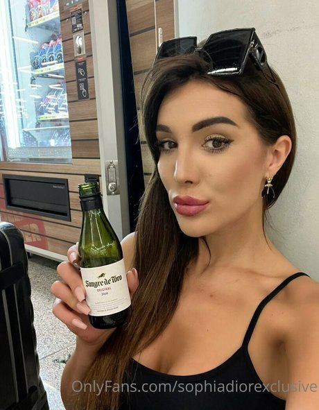 sophiadiorexclusive onlyfans pics