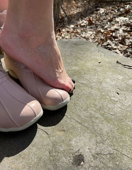 flirtypaws onlyfans posts