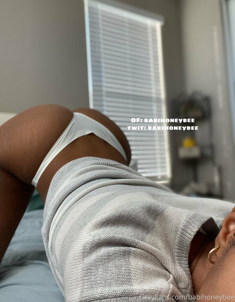 babihoneybee only fans photos