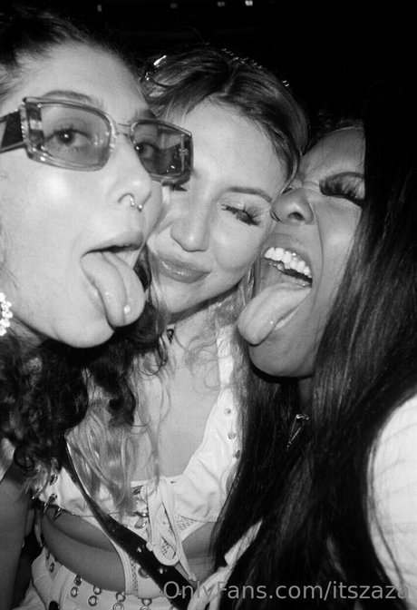 itszaza nude leak onlyfans