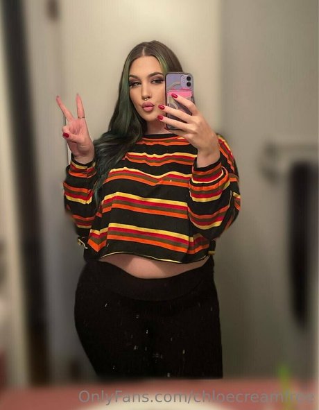 chloecreamfree onlyfans model