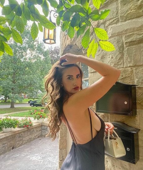 Hannah Kittyxo topless onlyfans