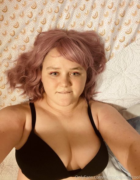hunnybeesarecool nude on onlyfans