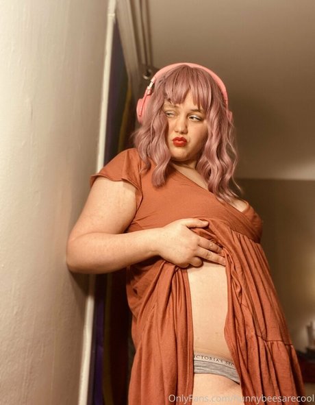 hunnybeesarecool onlyfans pic