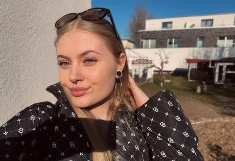 emaazing leaked onlyfans sex