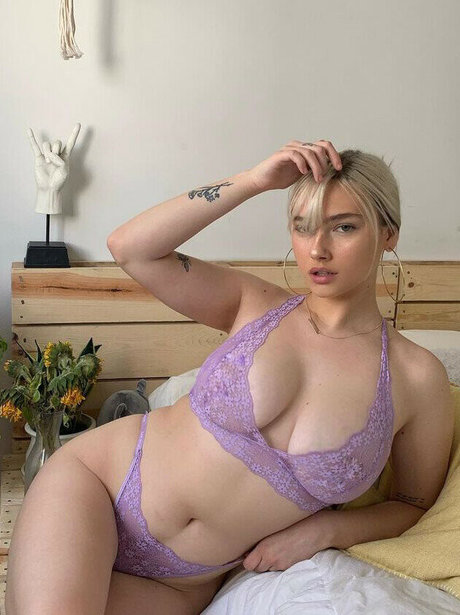 mollyomaliamollyomaliaaa onlyfans xx