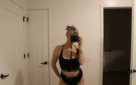 mollyomaliamollyomaliaaa onlyfans porno