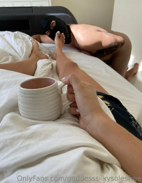 goddesssilkysolesfree onlyfans model images