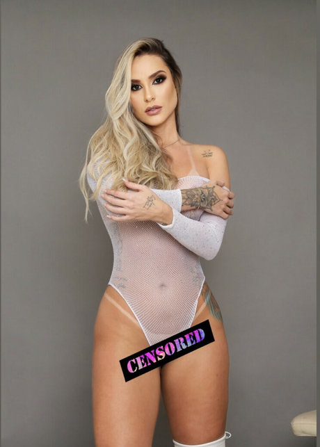 Andressa Santos onlyfans leajs