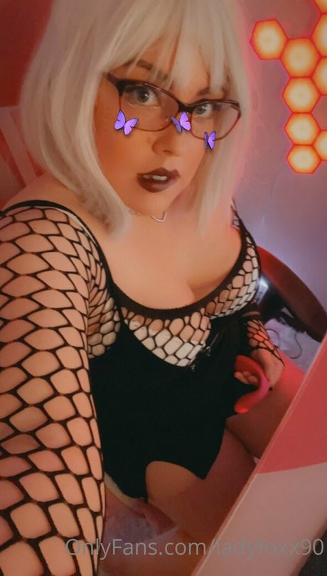 ladyfoxx90 Profile pic