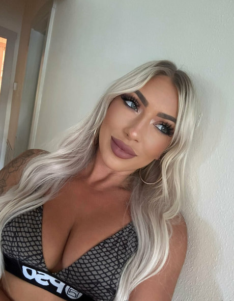 honeyt14 onlyfans content