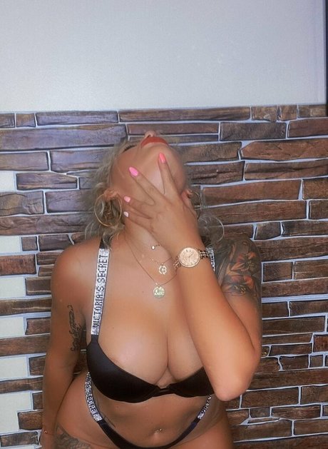 emmie six xxx onlyfans