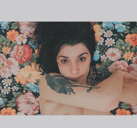 laurettavixen onlyfans page