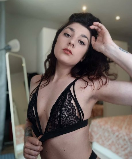 laurettavixen nude onlyfans pics