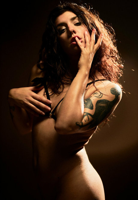 laurettavixen naked onlyfans leaks