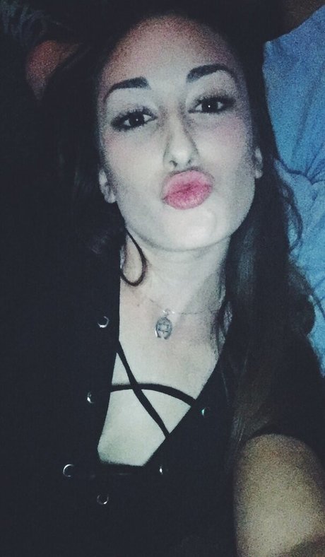 Leila Saltzman naked onlyfans pics