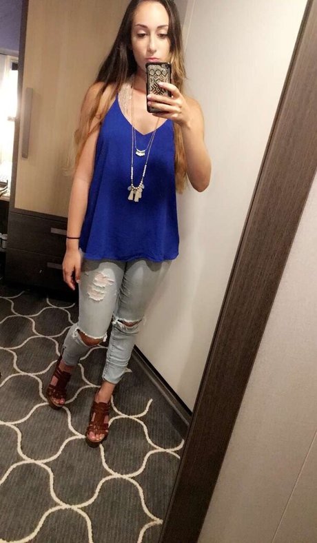 Leila Saltzman onlyfans ass