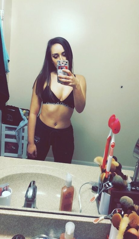 Leila Saltzman onlyfans model images