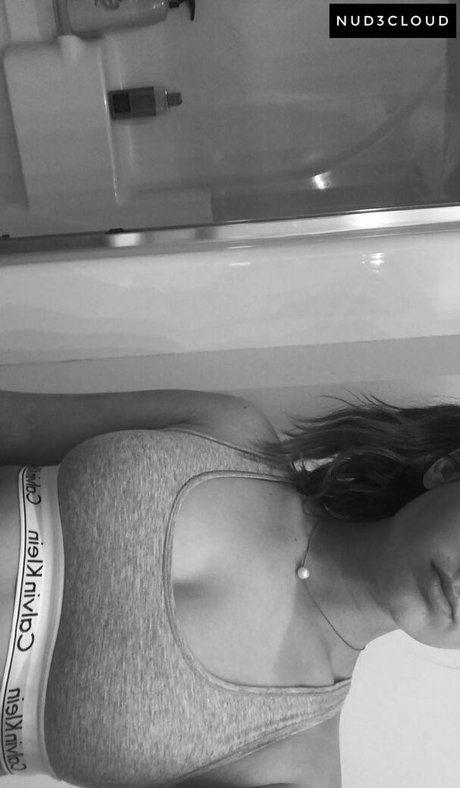 Leila Saltzman naked onlyfans