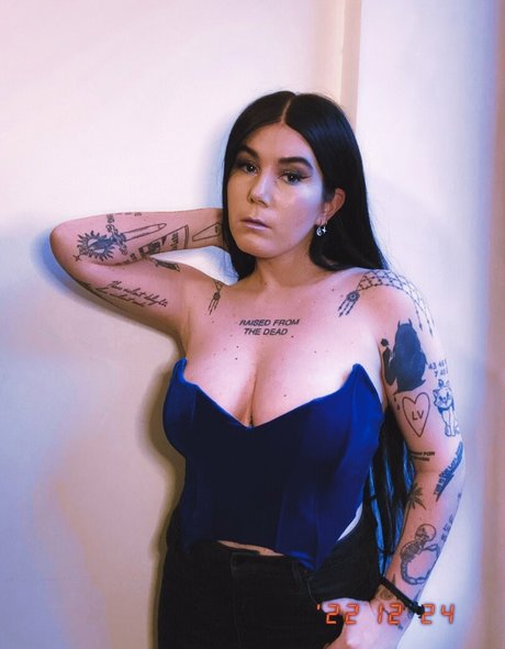 Ready To Glare onlyfans images