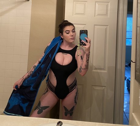 Ready To Glare onlyfans nude leak