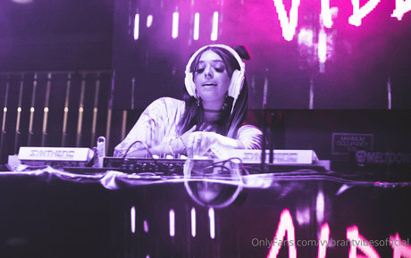 vybrantvibesofficial onlyfans images