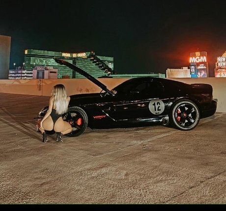 Linds Linds onlyfans model