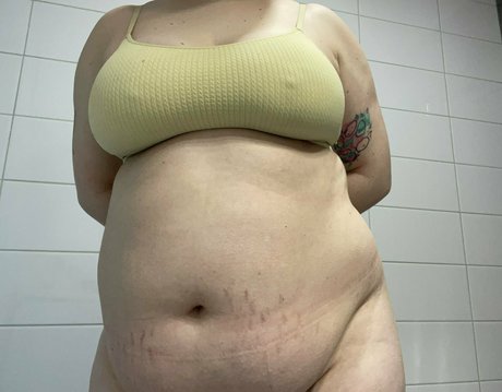 emmamarshmellow nude leaked onlyfans