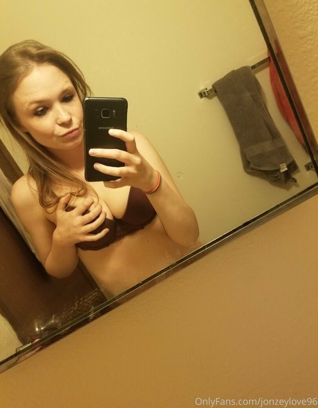 jonzeylove96 naked onlyfans leak