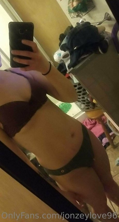 jonzeylove96 onlyfans leak ass