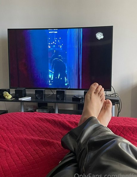 leoffz only fans naked