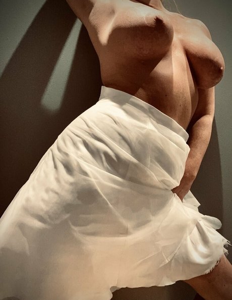 housewifeofnorway leaked onlyfans nudes