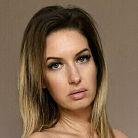 Linette Crown xxx only fans