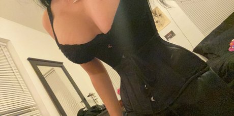 mamiehades naked onlyfans