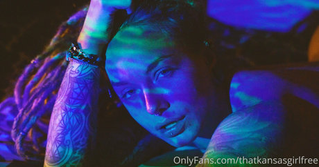 thatkansasgirlfree onlyfans model photos