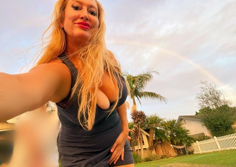 nikkiebigtits onlyfans nsfw