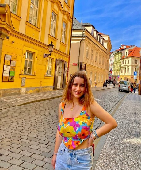 Julia Gomez Profile pic