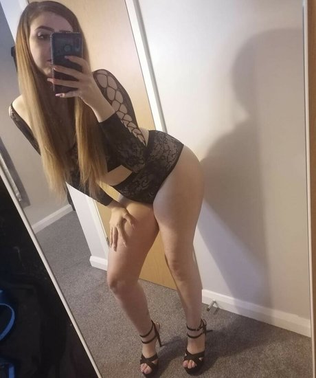 Crystal r1992 onlyfans creator