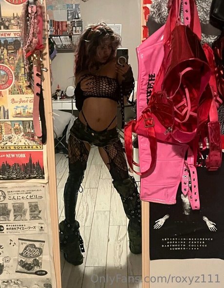 Roxyz111 only fans nude