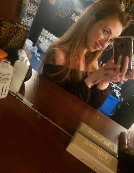 little miss zee strip onlyfans