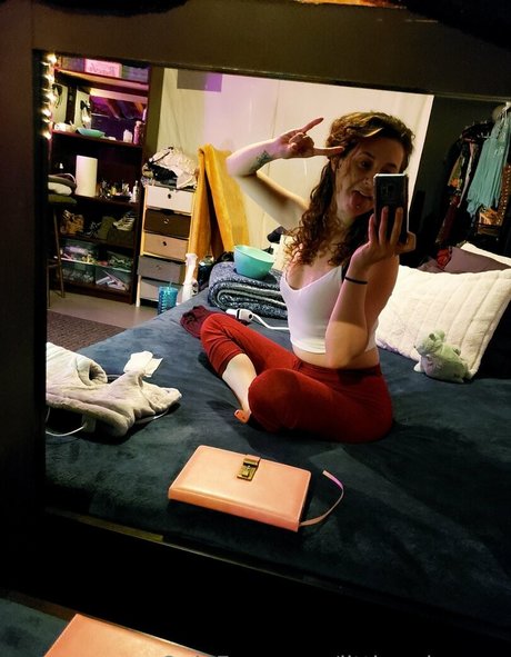 little miss zee onlyfans model photos