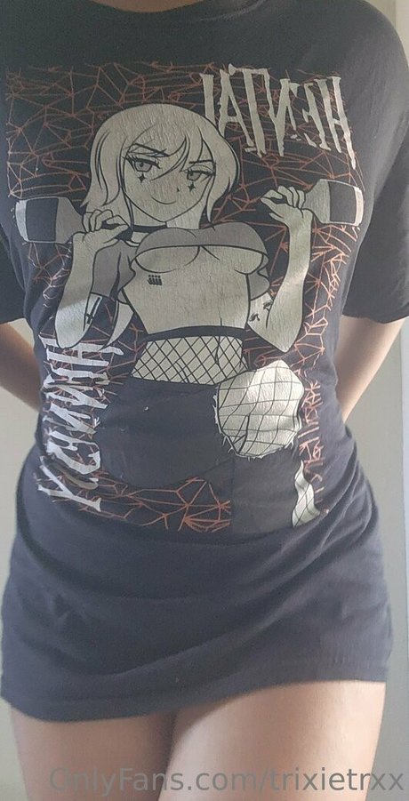 trixietrxx naked only fans