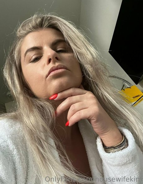 housewifekim onlyfans pic