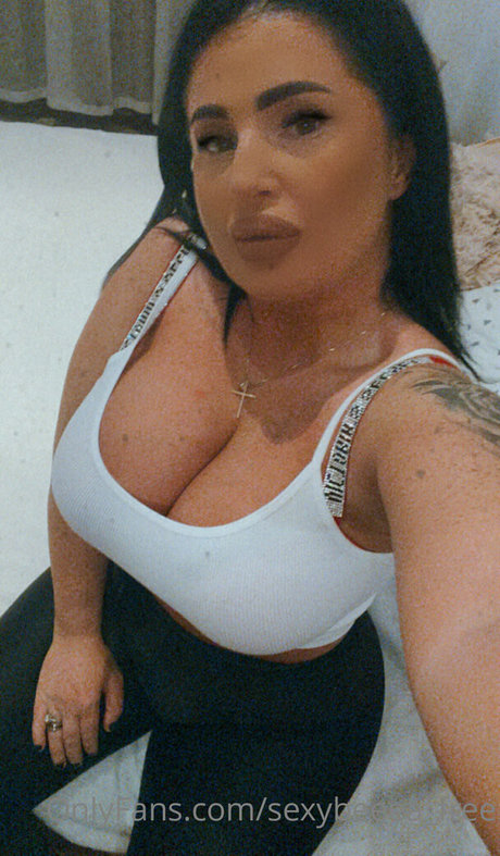 sexybeeea free onlyfans boobs