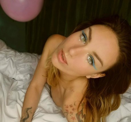 lia sierra onlyfans model images