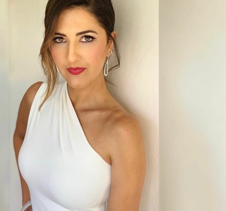 D Arcy Carden onlyfans porno