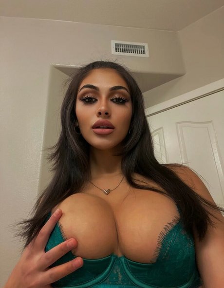 Parker Abbott naked onlyfans leak